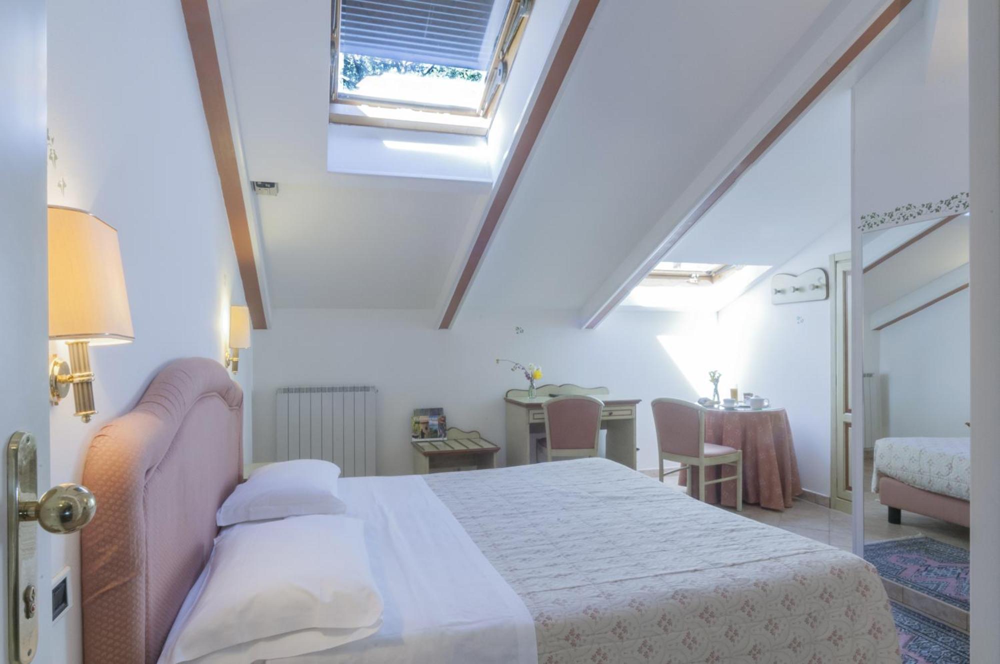 Hotel Kursaal Passignano sul Trasimeno Δωμάτιο φωτογραφία